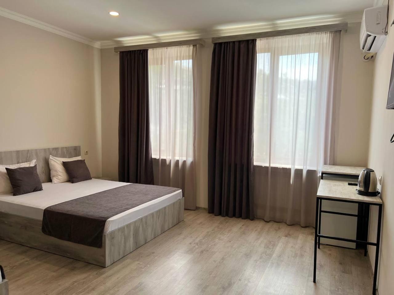 Hotel Menua 예레반 외부 사진