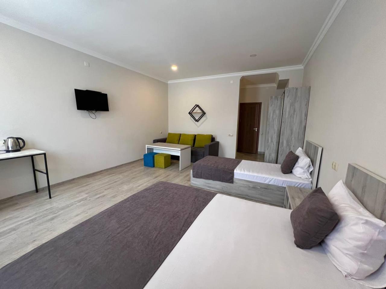 Hotel Menua 예레반 외부 사진