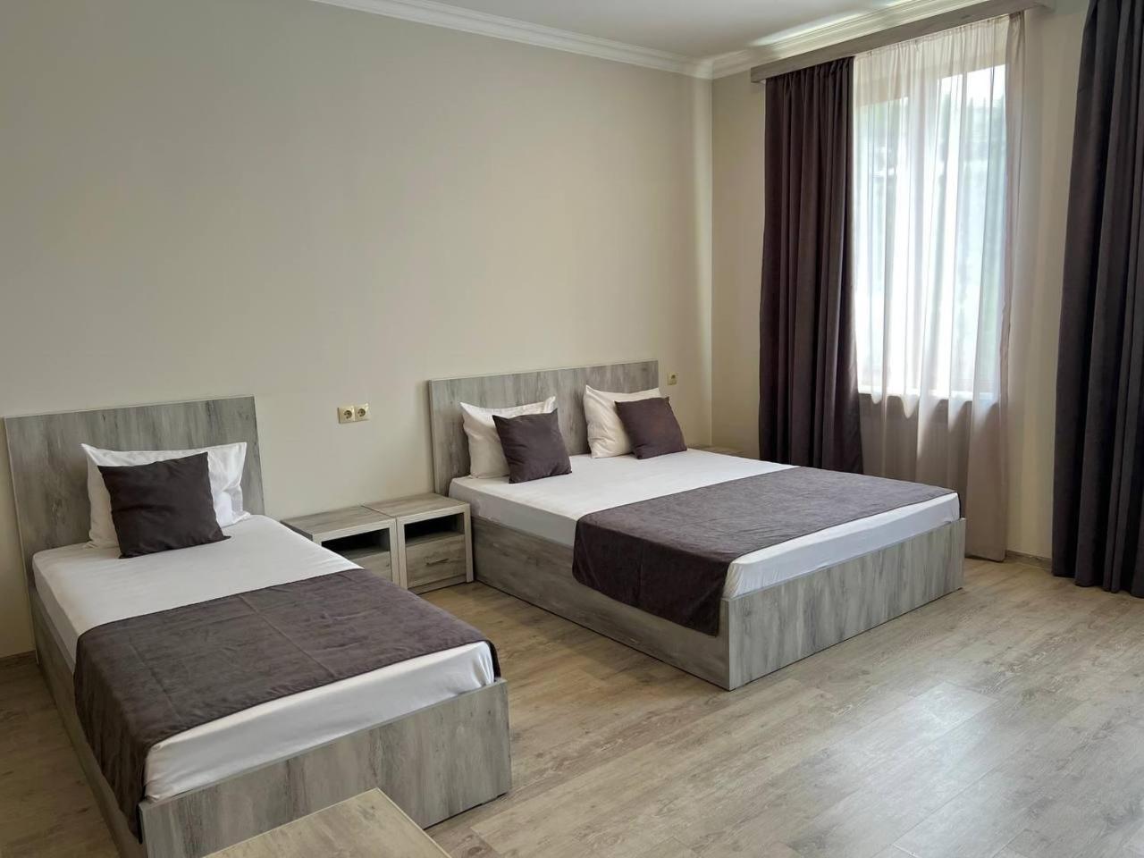 Hotel Menua 예레반 외부 사진