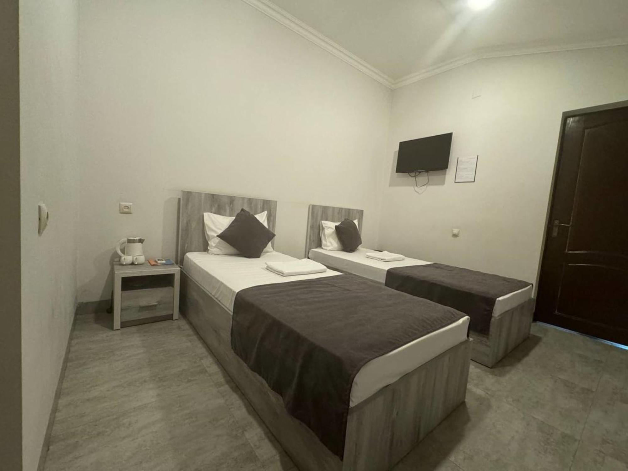 Hotel Menua 예레반 외부 사진