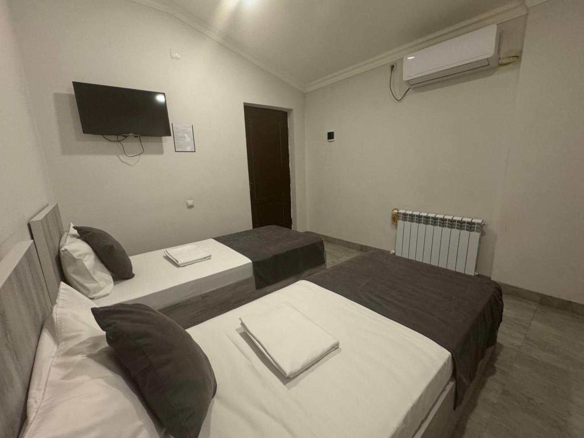 Hotel Menua 예레반 외부 사진