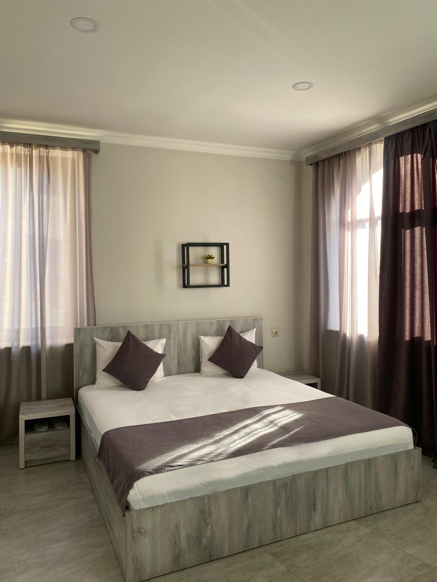 Hotel Menua 예레반 외부 사진